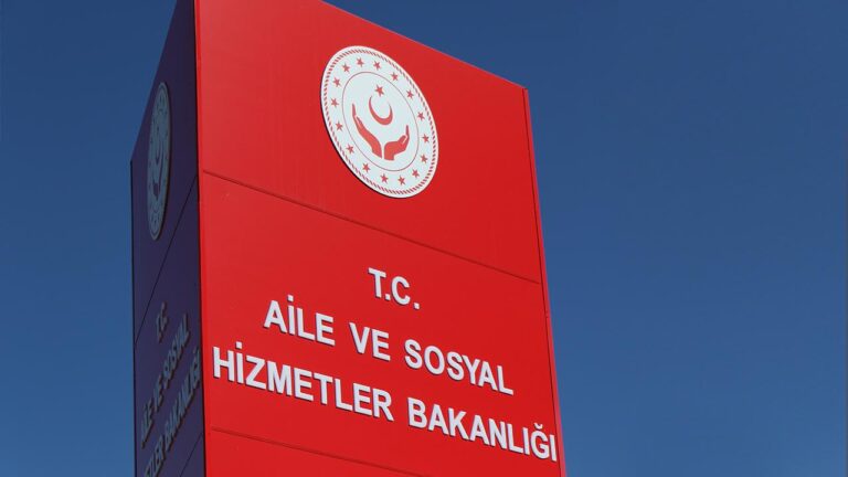 Aile ve Sağlık Bakanlıklarından Dev Kamu Personeli Alımı! Toplam 35 Bin Yeni Pozisyon!