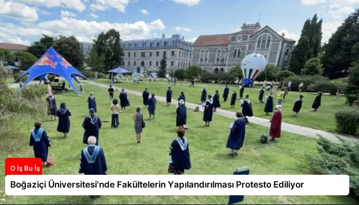 Boğaziçi Üniversitesi’nde Fakültelerin Yapılandırılması Protesto Ediliyor