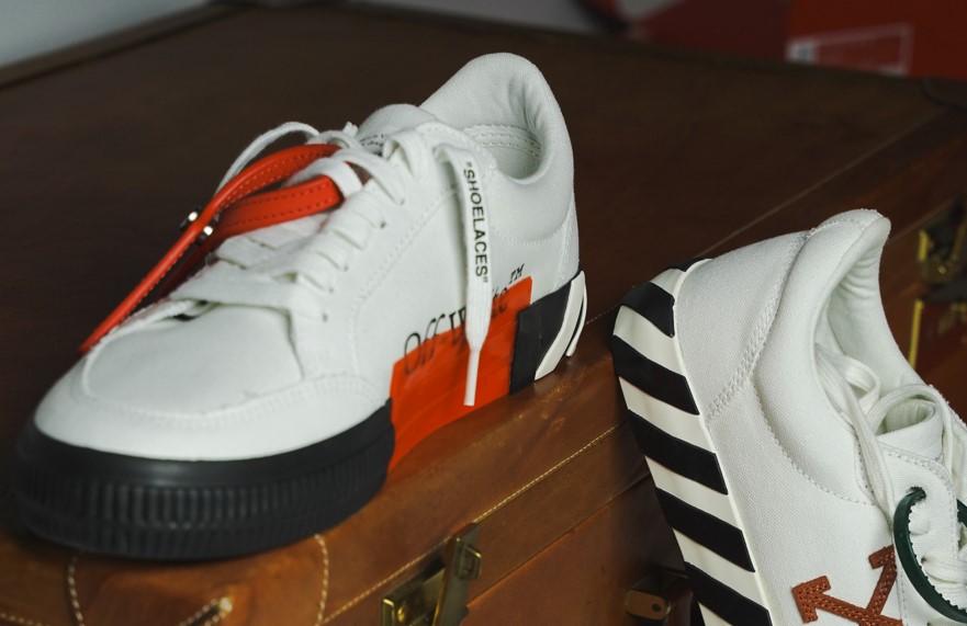 Sokak Stilinin Ruhunu Yansıtan Sofistike Off White