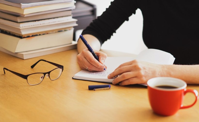 Tez Yazdırma Fiyatlarını Etkileyen Unsurlar Nelerdir?